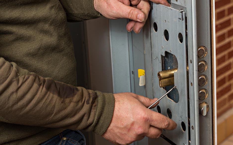 ouverture de porte claquée serrurier Igny